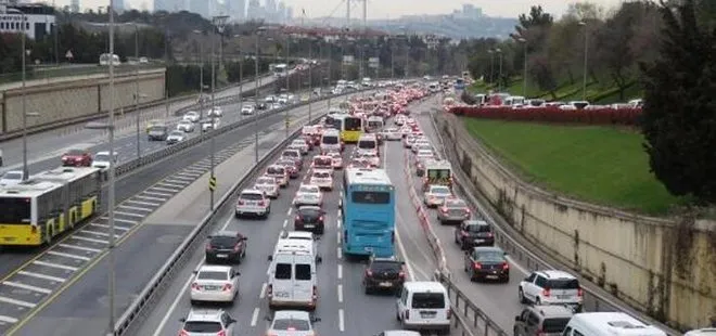 Yola çıkacaklar dikkat! İstanbul’da trafik yoğunluğu arttı