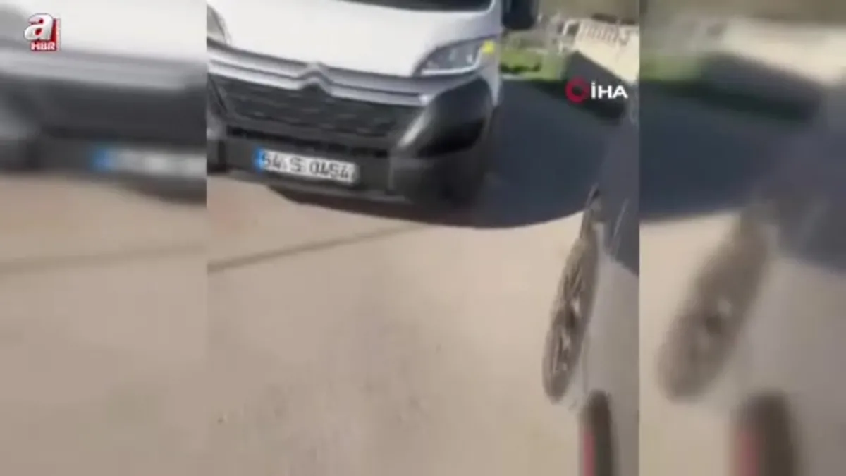 Sakarya'da öğrenci dolu okul servisi şoförünün trafikte bıçaklı tehdit iddiası