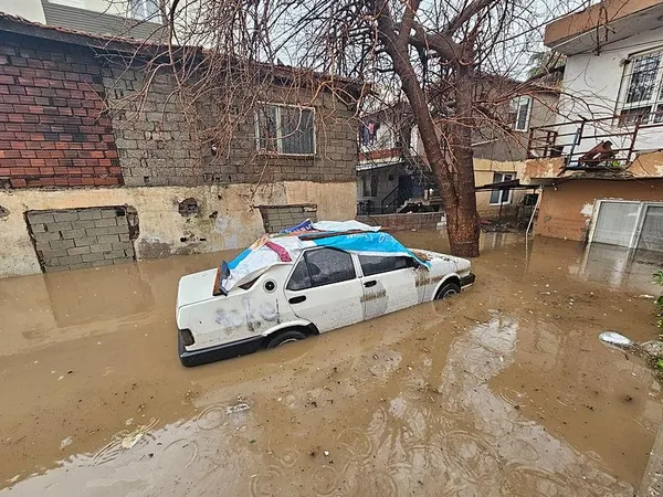 antalyada-sehri-su-basti-valilikten-flas-aciklama-egitime-bir-gun-daha-ara-verildi-1707828667257.jpeg Antalya'da şehri su bastı! Valilikten flaş açıklama: Eğitime bir gün daha ara verildi - 2