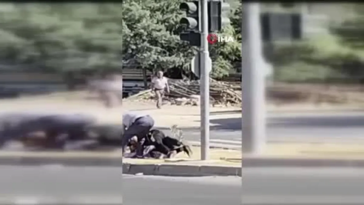 Trafikte yol verme kavgası kamerada