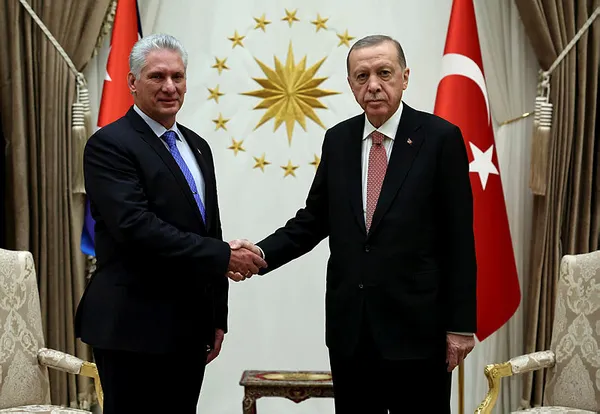 baskan-erdogan-ile-kuba-devlet-baskani-bermudezden-ankarada-onemli-gorusme-1669219539851.jpg Başkan Erdoğan ile Küba Devlet Başkanı Bermudez'den flaş açıklamalar: Hedef 200 milyon dolar! 6 anlaşma... - 4