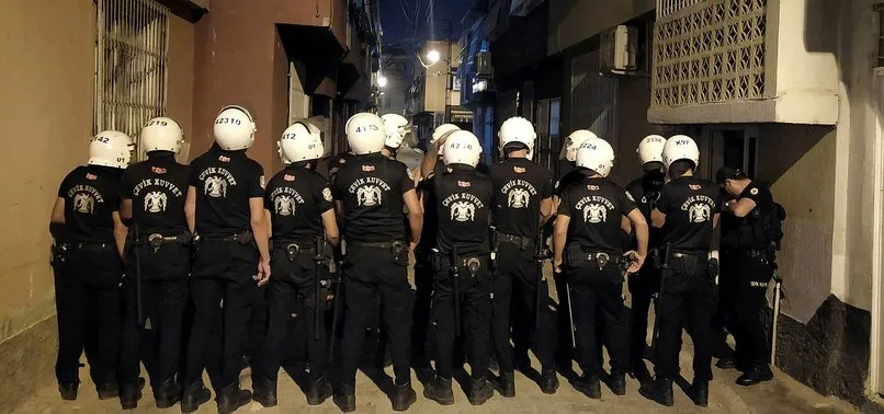 Adana'da 11 yaşındaki çocuğa taciz iddiası! Mahalleli sokağa döküldü