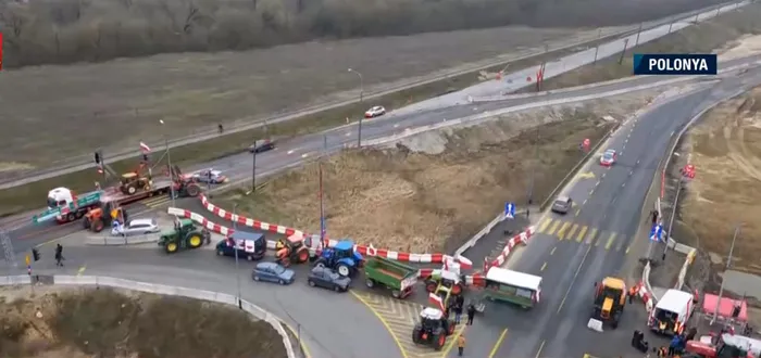 Avrupa’da grev dalgası büyüyor! Polonya’da çiftçiler yol kapattı