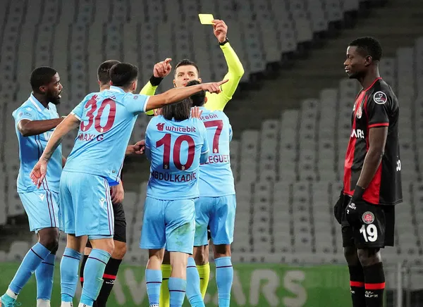 trabzonspora-gumruk-engeli-fatih-karagumruk-4-1-trabzonspor-mac-sonucu-1672256541762.jpg Trabzonspor'a gümrük engeli! Fatih Karagümrük 4-1 Trabzonspor (MAÇ SONUCU) - 5