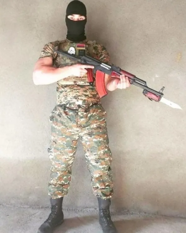 Fransız faşistler Ermenistan için Azerbaycan’a karşı savaşıyor