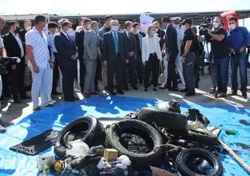 İzmir’de denizden çıkan çöpler şoke etti