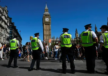Başbakan May Londra'da protesto edildi