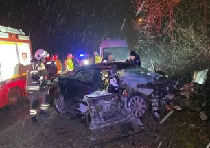 Bursa'da feci kaza! Ağaca çarpan otomobilde feci son: 2 ölü, 2 yaralı