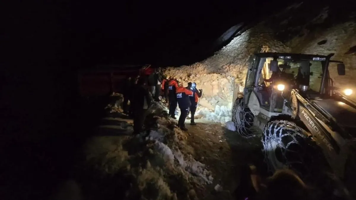 Trovit Yaylası'nda çığ sonrası mahsur kalan vatandaşlar kurtarıldı