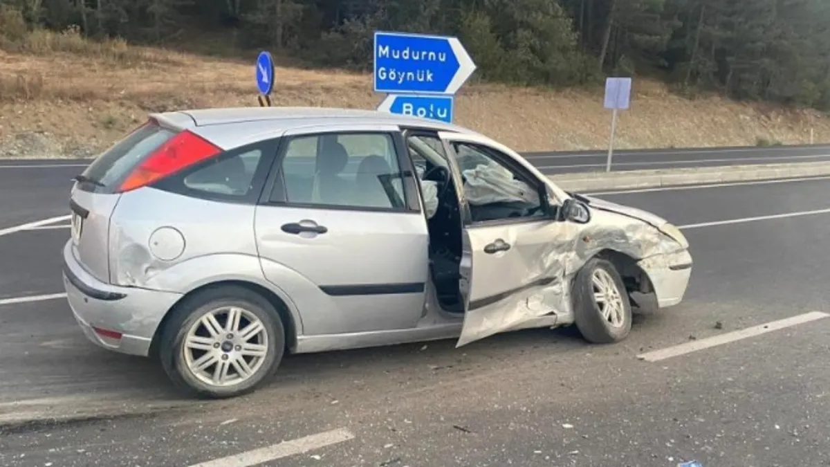 Bolu'da feci kaza! Araçlar birbirine girdi: 3 yaralı