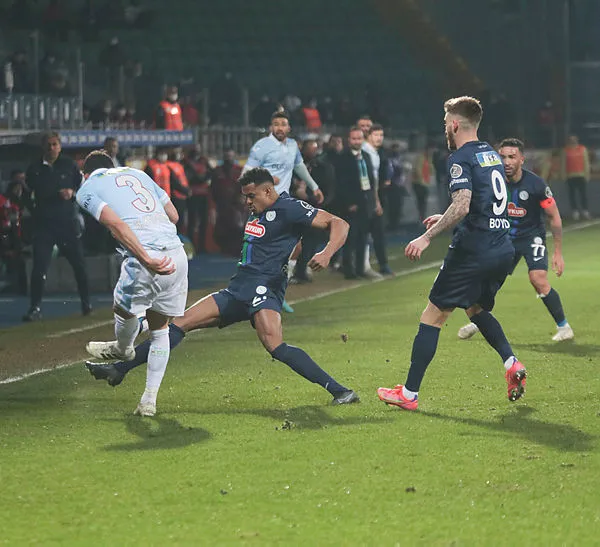 son-dakika-caykur-rizespor-teknik-direktoru-hamza-hamzaoglu-gorevinden-istifa-etti-1645266159491.jpg Son dakika: Çaykur Rizespor teknik direktörü Hamza Hamzaoğlu, görevinden istifa etti - 1