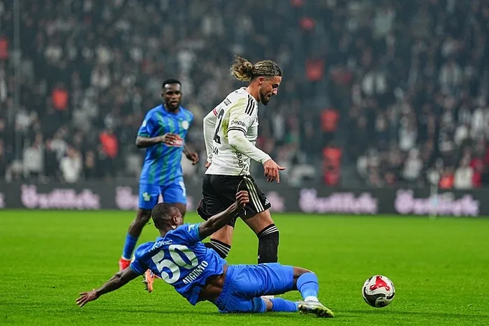 kartal-evinde-tek-golle-gecti-mac-sonucu-besiktas-1-0-caykur-rizespor-1766257601507.jpeg Fotoğraf (AA)