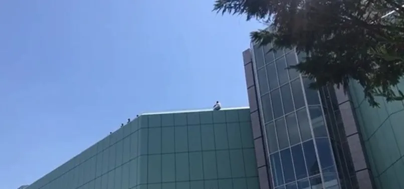 Mecidiyeköy'de AVM'de intihar girişimi