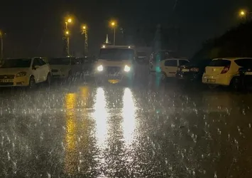 Hatay'da dolu yağışı hayatı felç etti