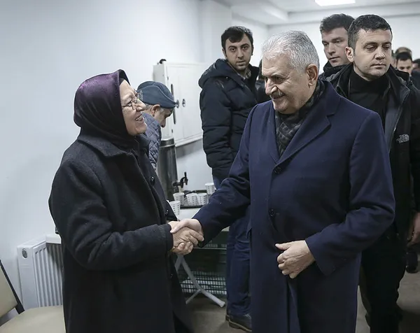 Binali Yıldırım, Pendik’te vatandaşlarla buluştu