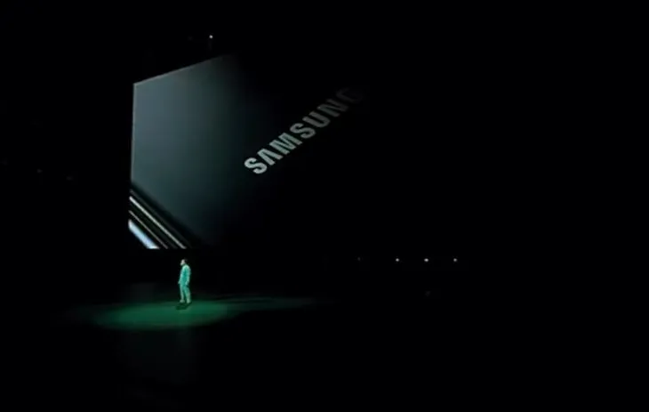 Samsung yeni bombasını tanıttı