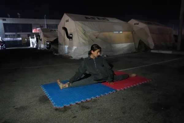 hayalleri-enkaz-altinda-kaldi-ama-o-yilmadi-hedef-turkiye-sampiyonlugu-1677159012854.jpg Hayalleri enkaz altında kaldı ama o yılmadı! Hedef Türkiye şampiyonluğu - 3