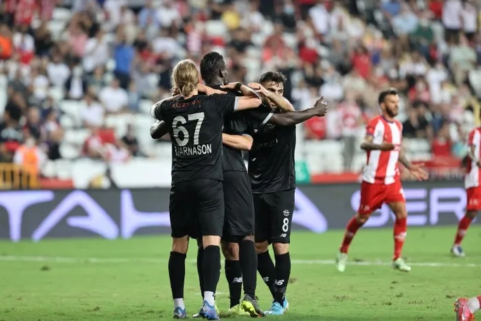 Balotelli atıyor Adana Demir kazanıyor | Antalyaspor 1-2 Adana Demirspor (MAÇ SONUCU ÖZET) - 4