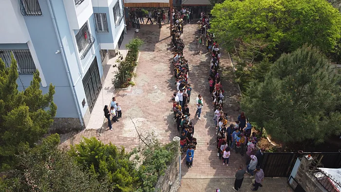 Duyan kuyruğa girdi! Adana'da bayram harçlığı izdihamı - 2