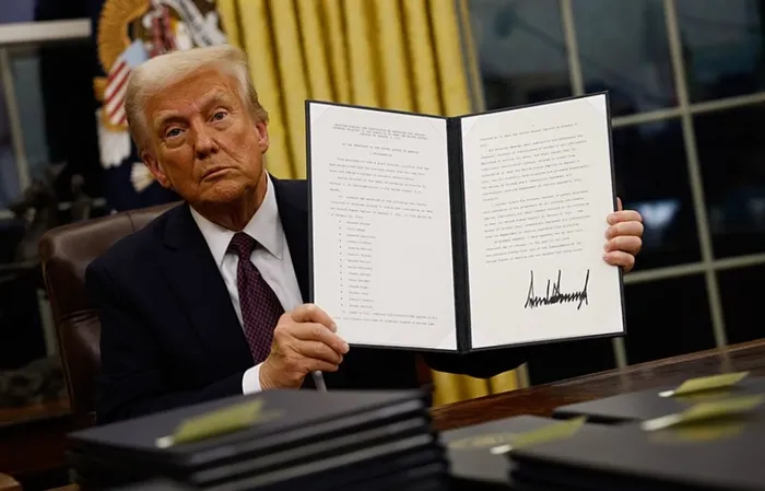 trumptan-biden-yonetimi-temizligi-kollari-sivadi-o-kararnamelere-iptal-1737430313916.jpg Foto: AFP