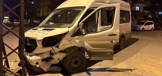 Hatay'da otomobille minibüs çarpıştı! Yaralılar var