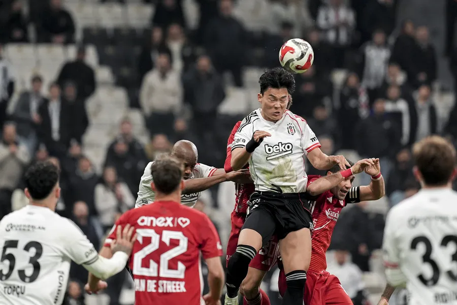dolmabahcede-gol-yagmuru-besiktas-antalyasporu-farkli-gecti-1775847831613.jpg Fotoğraf (AA)