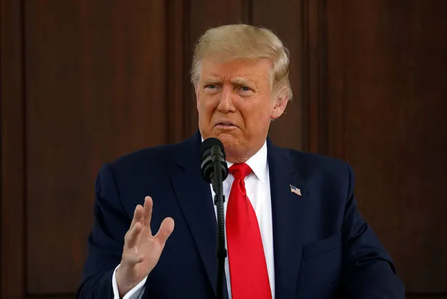 ABD Başkanı Donald Trump muhabirin maskesini çıkarmasını istedi - 1