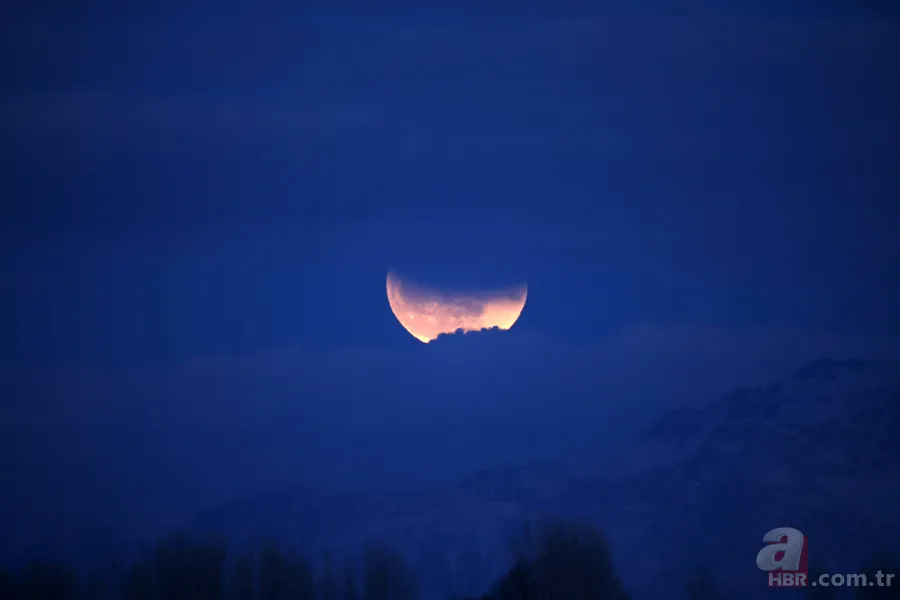 'Süper Kanlı Mavi Ay Tutulması' görsel şölen oluşturdu 25