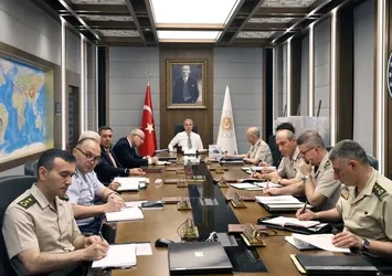 Milli Savunma Bakanı Hulusi Akar'dan komuta kademesi ile kritik görüşme