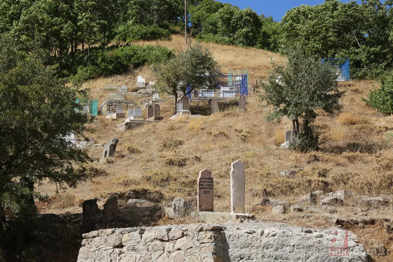 Tarihe saygısızlık! Polis her yerde suçluları arıyor 1