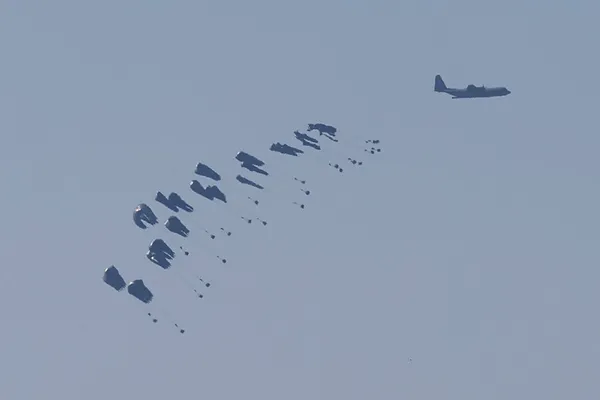 fastan-gazzeye-havadan-yardim-ilk-kez-ulastirildi-1710218898791.jpeg Fas'tan Gazze'ye havadan yardım! İlk kez ulaştırıldı - 2