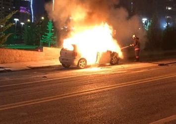 Ankara'da araç alev aldı