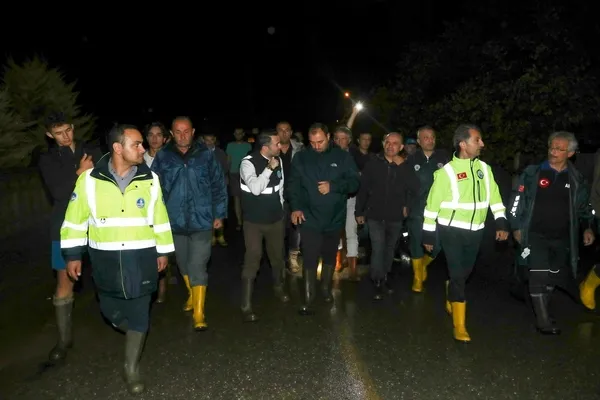 sakaryada-evini-su-basan-yasli-kadinin-sozleri-yurekleri-fethetti-1656510649798.jpg Sakarya’da evini su basan yaşlı kadının sözleri yürekleri fethetti - 3