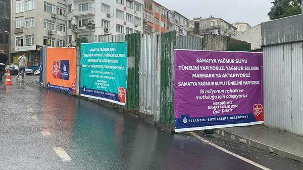 son-dakika-tarihi-kapalicarsiyi-su-basti-esnafin-zor-anlari-kamerada-1695991691132.jpg Altyapı çöktü! İBB göreve... Tarihi Kapalıçarşı’yı su bastı! Esnafın zor anları kamerada - 7