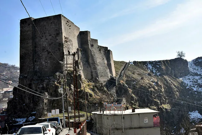 Bitlis'te 2019'da 9 metrelik kar varken şehir 2021’e karsız ve kurak girdi - 1