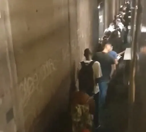 Bu görüntüler Fransa'nın başkenti Paris'ten! Rekor sıcaklıkta ulaşım çilesi - 3