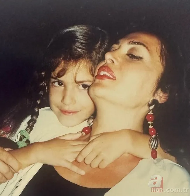 Türkan Şoray'ın güzeller güzeli kızına bakın! Yağmur Ünal'ın babası da oyuncuymuş! Meğer kendisi gibi... 15