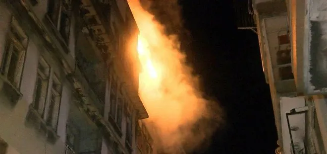 İstanbul’da tarihi ahşap binada yangın
