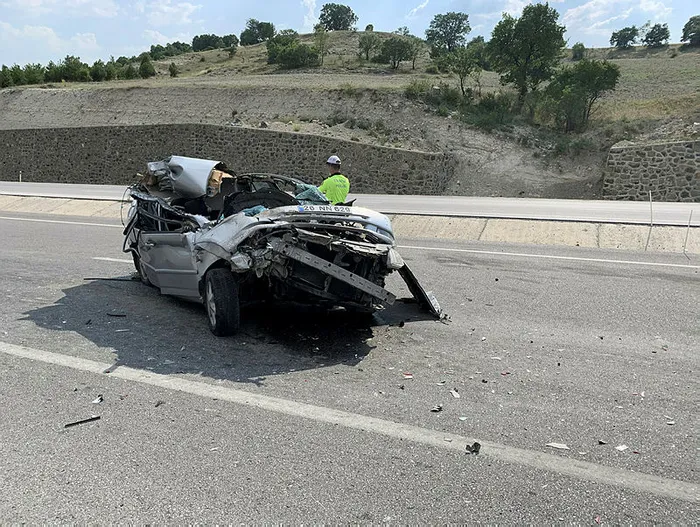 Kütahya'da korkunç kaza otomobil TIR'a çarptı - 2