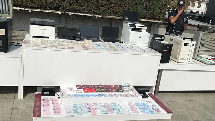 İstanbul’da sahte pasaport operasyonu: 3 tutuklama
