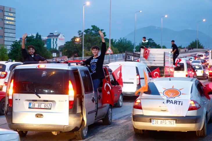 Türkiye’nin 81 ilinden Başkan Erdoğan’ın zaferinin sevinç görüntüleri! Başkan Erdoğan’ın konuşmaları…