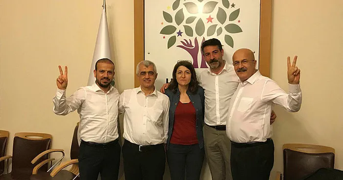 Vekilliği düşen HDP'li Ömer Faruk Gergerlioğlu Meclis'i neden terk etmiyor? - 3