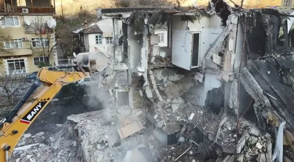 Yusufeli Barajı'nda sular yükseldikçe anılar gömülüyor! Bölge halkı kaybolan tarihin son anlarına şahitlik etti - 7