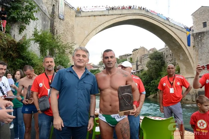 Bosna Hersek’teki Mostar Köprüsü’nde nefes kesen anlar!