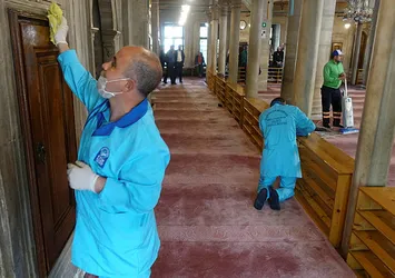 Eyüp Sultan Camisi gül suyuyla temizlendi