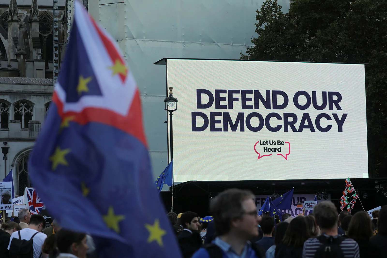 İngiltere'de kaos! Avam Kamarası anlaşmasız Brexit'i önleyecek tasarıyı onayladı