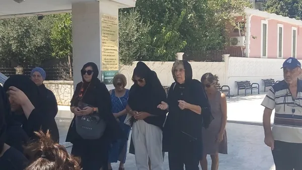 1691502189674.jpg Oryantal Asena’nın büyük acısı! Gözyaşları içinde uğurladı - 1