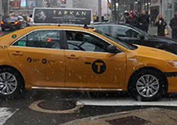 Tarkan afişleri New York caddelerinde