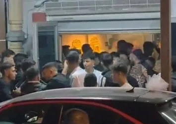 Kartal'da düğün salonunda tekmeli yumruklu kavga! Çevredekiler güçlükle ayırdı