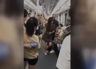 Metroda iğrenç olay! Görenler şaştı kaldı...